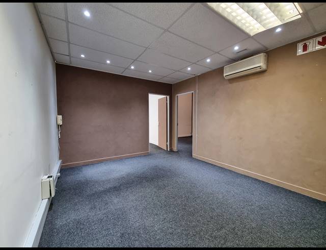200M² OFFICE TO LET IN PLATTEKLOOF 2
